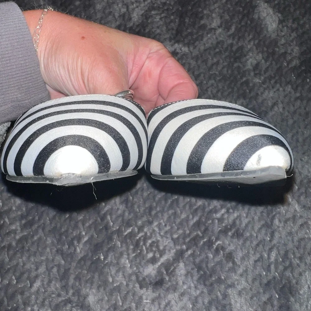 Journee Collection Striped Black and White Flats - Picture 6 of 6
